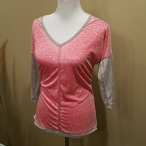 BKE Heather Coral/Gray Lace Back 3/4 sleeve top